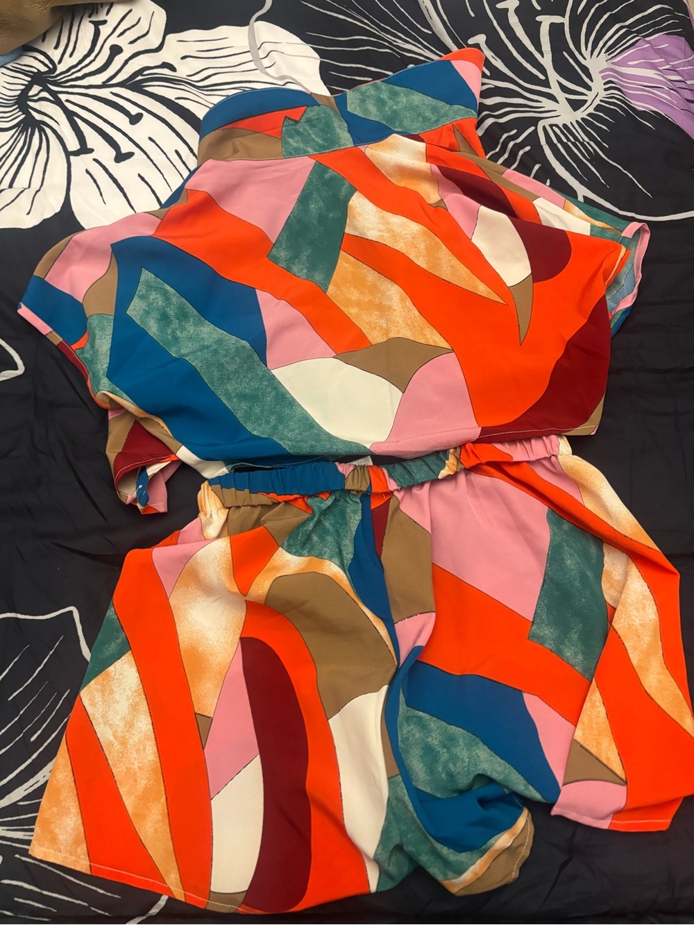 SHEIN Multicolor Abstract Colorblock Button-Up Crop Top & Shorts Set - Picture 3 of 3